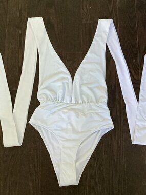 Boohoo White V-neck 1-piece Bathing Suit With Wrap Straps - sz 2